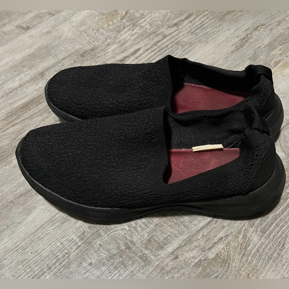 ATHLETIC WORKS Womens Comfort Fit Memory Foam Walking/Sport SHOES Slip-On Sz 8